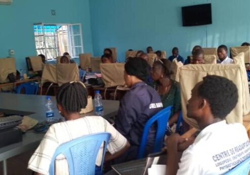 The teachers from Rafiki school are following a training.